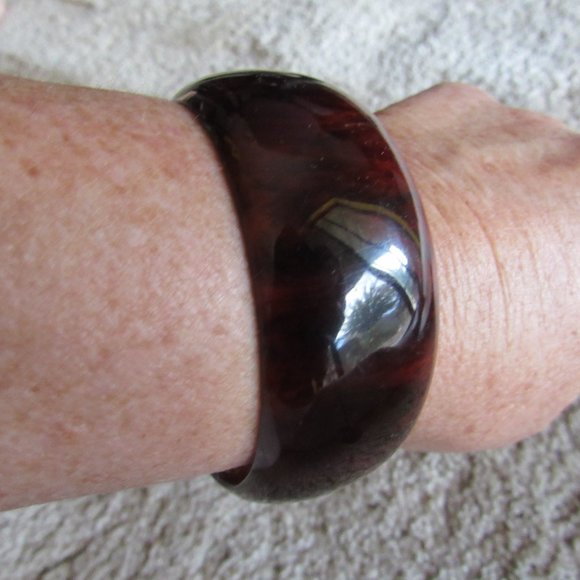 1950s Root Beer Bakelite Wide Bangle - Picture 3 of 3